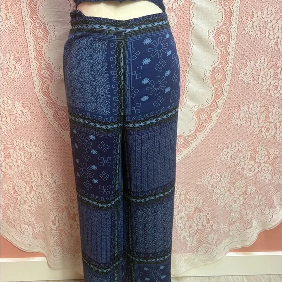 World Hawaiian Fashions Indigo Batik Set - Picture 9 of 13